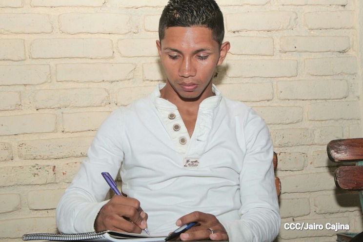Entregan reconocimiento a Byron el &ldquo;Gallito" Rojas en Muy Muy